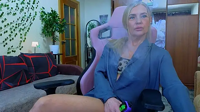 Snapshot of amelia_blondy chatting on 02/13/26, 12:56 amelia blondy online show from 02/13/26, 12:56