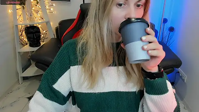 SmilingEmily  online show from 02/18/25, 08:38