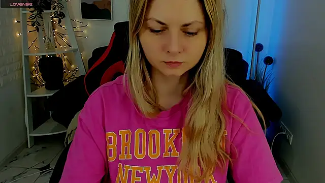 SmilingEmily  online show from 03/17/25, 07:24