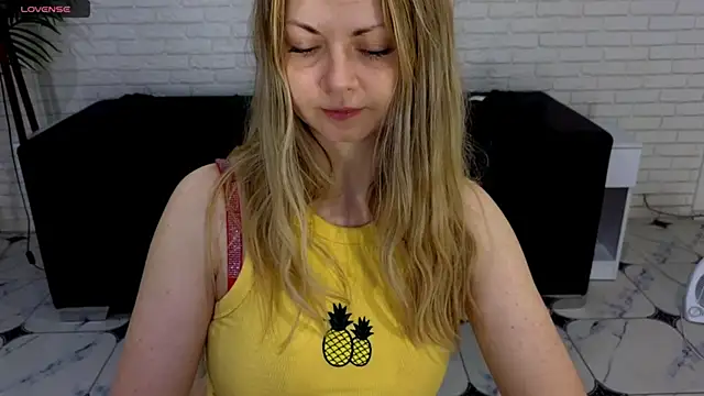 SmilingEmily  online show from 03/18/25, 07:30