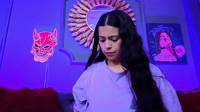 Snapshot of Julieta_Russell chatting on 03/05/25, 12:22 Julieta Russell online show from 03/05/25, 12:22
