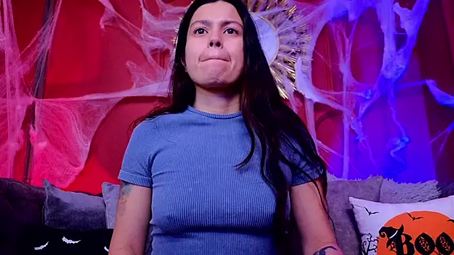 Julieta Russell online show from 10/15/25, 01:33