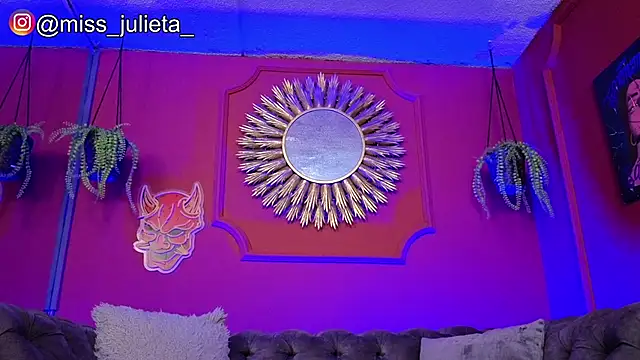 Julieta Russell online show from 05/25/26, 11:49