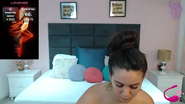 Snapshot of MadisonJenner chatting on 09/21/25, 01:24 MadisonJenner online show from 09/21/25, 01:24