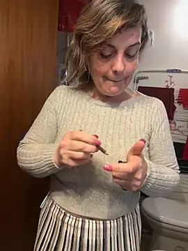 Snapshot of Sunbelxx chatting on 10/05/25, 02:48 Sunbelxx online show from 10/05/25, 02:48