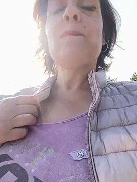 Snapshot of Sunbelxx chatting on 10/18/25, 12:39 Sunbelxx online show from 10/18/25, 12:39