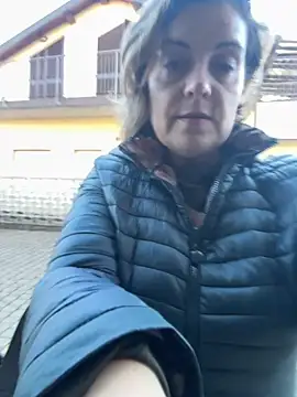 Snapshot of Sunbelxx chatting on 10/26/25, 02:01 Sunbelxx online show from 10/26/25, 02:01