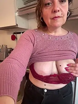 Snapshot of Sunbelxx chatting on 10/27/25, 09:24 Sunbelxx online show from 10/27/25, 09:24