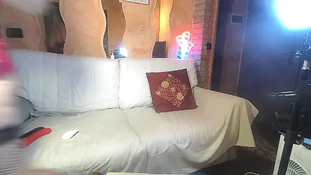 Snapshot of Sunbelxx chatting on 11/09/25, 04:16 Sunbelxx online show from 11/09/25, 04:16