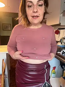 Snapshot of Sunbelxx chatting on 11/11/25, 09:09 Sunbelxx online show from 11/11/25, 09:09