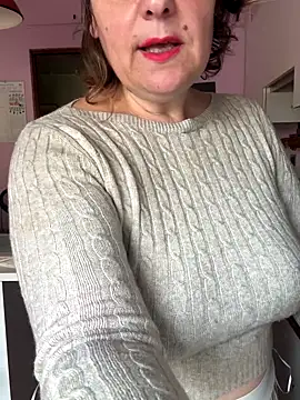 Snapshot of Sunbelxx chatting on 11/12/25, 09:42 Sunbelxx online show from 11/12/25, 09:42