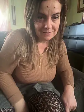 Snapshot of Sunbelxx chatting on 11/25/25, 12:27 Sunbelxx online show from 11/25/25, 12:27