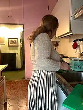 Snapshot of Sunbelxx chatting on 12/03/25, 09:18 Sunbelxx online show from 12/03/25, 09:18