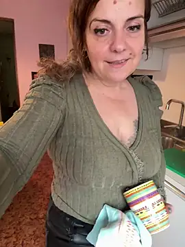 Snapshot of Sunbelxx chatting on 12/05/25, 09:51 Sunbelxx online show from 12/05/25, 09:51