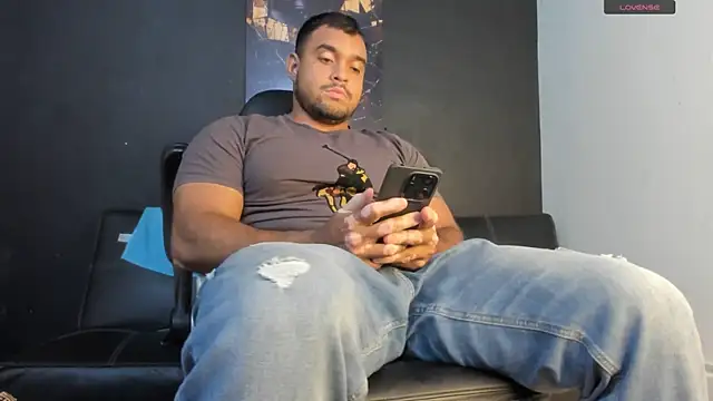 Big furry bear13 online show from 06/29/26, 10:37