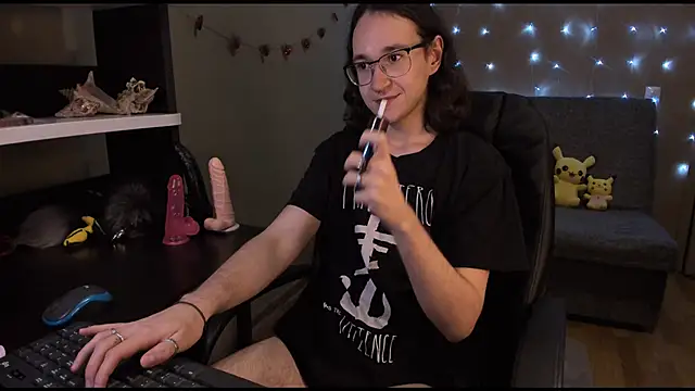 Snapshot of zackstivens chatting on 01/06/25, 10:26 zackstivens online show from 01/06/25, 10:26