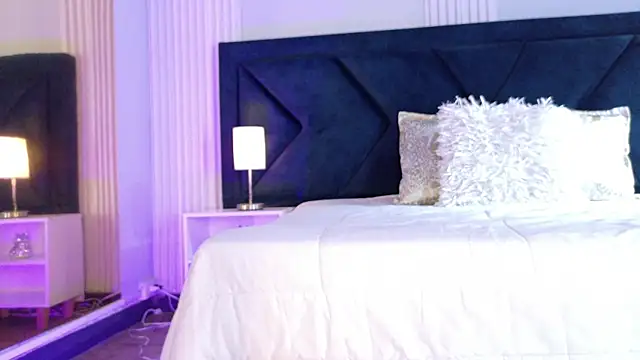 Snapshot of MollyCruz chatting on 10/29/25, 03:25 MollyCruz online show from 10/29/25, 03:25