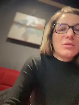 HotXMom online show from 12/19/24, 10:02