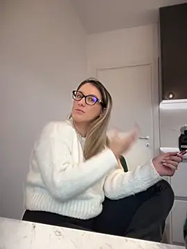 HotXMom online show from 01/03/25, 07:27