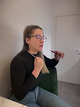 HotXMom online show from 01/04/25, 04:23
