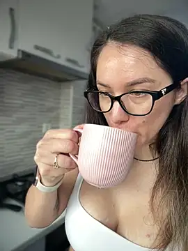 HotXMom online show from 05/12/26, 06:32