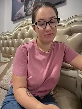HotXMom online show from 06/04/26, 05:35