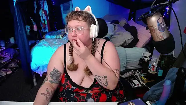 Snapshot of FatVeronica chatting on 01/15/25, 05:19 FatVeronica online show from 01/15/25, 05:19