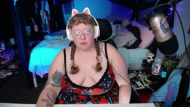Snapshot of FatVeronica chatting on 01/15/25, 08:41 FatVeronica online show from 01/15/25, 08:41