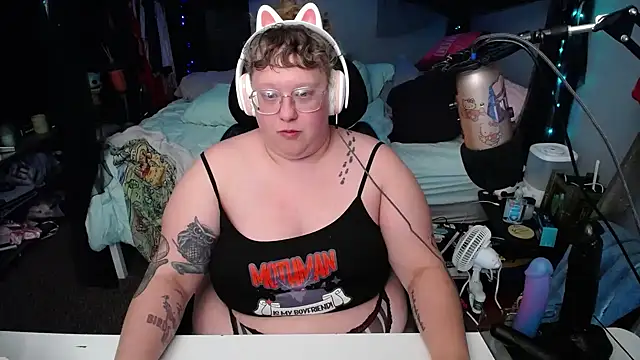 Snapshot of FatVeronica chatting on 01/18/25, 06:13 FatVeronica online show from 01/18/25, 06:13