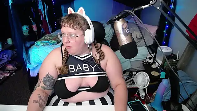 Snapshot of FatVeronica chatting on 01/19/25, 07:15 FatVeronica online show from 01/19/25, 07:15