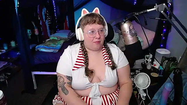 Snapshot of FatVeronica chatting on 01/26/25, 04:20 FatVeronica online show from 01/26/25, 04:20