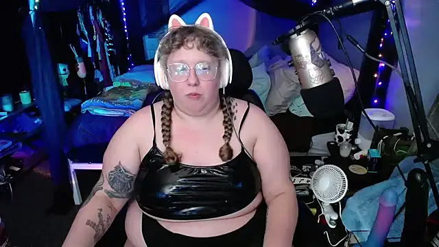 Snapshot of FatVeronica chatting on 01/26/25, 10:23 FatVeronica online show from 01/26/25, 10:23