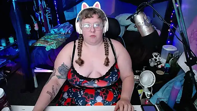Snapshot of FatVeronica chatting on 01/27/25, 06:30 FatVeronica online show from 01/27/25, 06:30