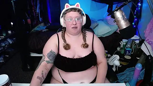 Snapshot of FatVeronica chatting on 02/07/25, 06:14 FatVeronica online show from 02/07/25, 06:14
