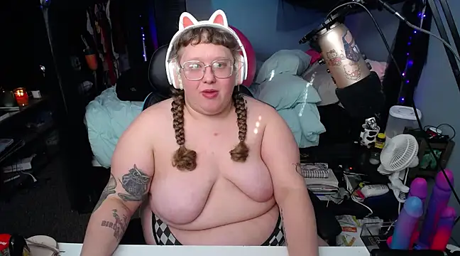 Snapshot of FatVeronica chatting on 03/02/25, 09:22 FatVeronica online show from 03/02/25, 09:22
