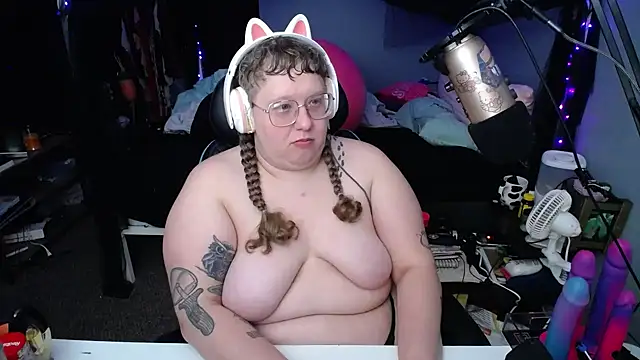 Snapshot of FatVeronica chatting on 03/03/25, 04:46 FatVeronica online show from 03/03/25, 04:46