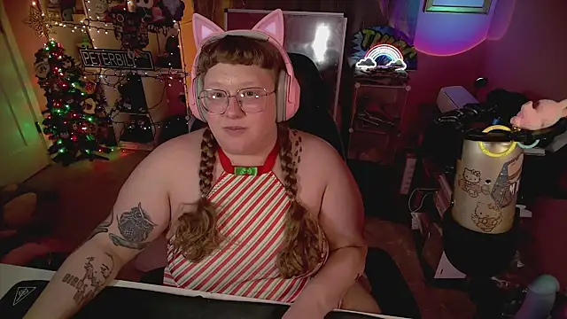 Snapshot of FatVeronica chatting on 12/16/25, 08:19 FatVeronica online show from 12/16/25, 08:19