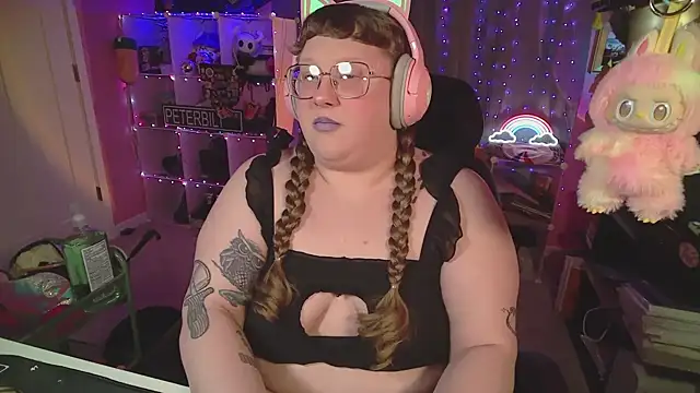 Snapshot of FatVeronica chatting on 02/21/26, 10:44 FatVeronica online show from 02/21/26, 10:44