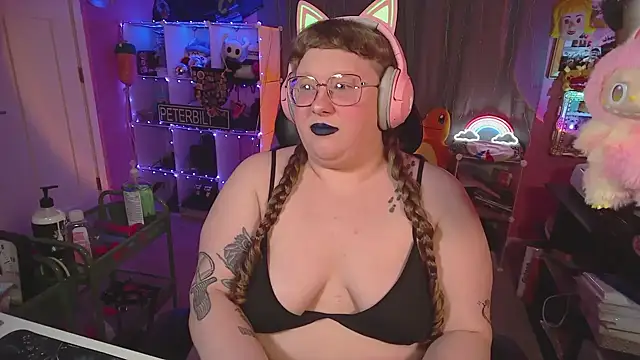 Snapshot of FatVeronica chatting on 02/27/26, 01:38 FatVeronica online show from 02/27/26, 01:38