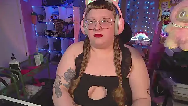 Snapshot of FatVeronica chatting on 03/15/26, 11:38 FatVeronica online show from 03/15/26, 11:38