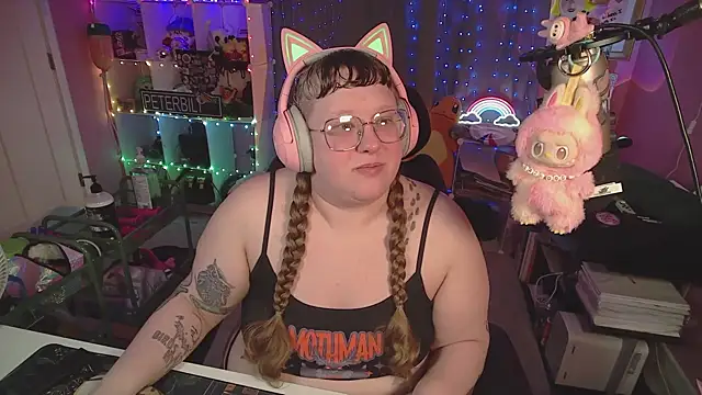 Snapshot of FatVeronica chatting on 03/22/26, 02:20 FatVeronica online show from 03/22/26, 02:20