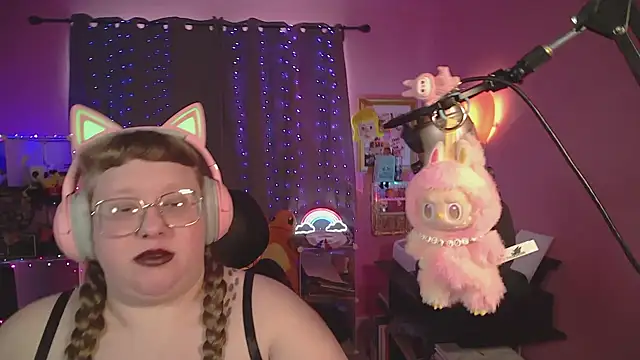 Snapshot of FatVeronica chatting on 03/23/26, 04:11 FatVeronica online show from 03/23/26, 04:11
