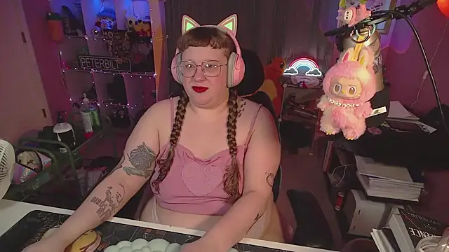 Snapshot of FatVeronica chatting on 03/30/26, 05:25 FatVeronica online show from 03/30/26, 05:25