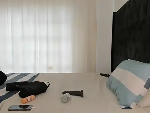 Snapshot of Ass-Queen chatting on 11/18/25, 08:19 Ass-Queen online show from 11/18/25, 08:19