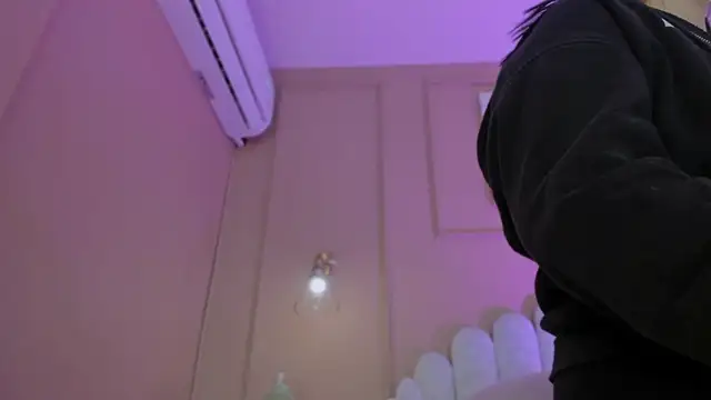 lia ass  online show from 11/29/25, 11:02