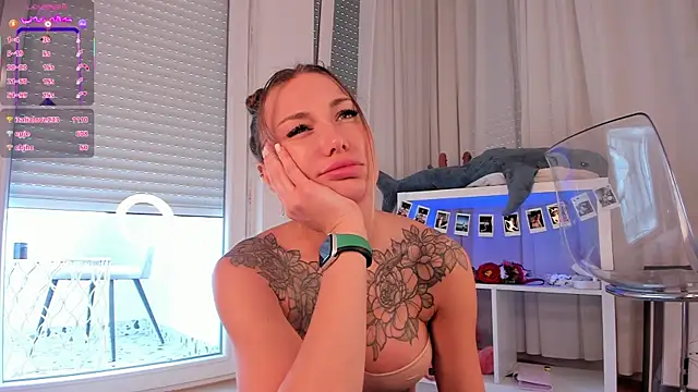 Snapshot of seilyfox chatting on 09/17/25, 08:38 seilyfox online show from 09/17/25, 08:38