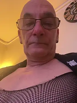 Snapshot of Sissy_Ambre chatting on 02/16/25, 02:20 Sissy Ambre online show from 02/16/25, 02:20