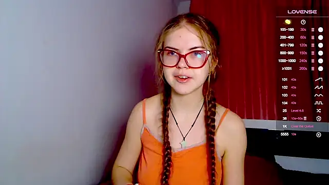 Snapshot of Sarah_HS chatting on 01/16/25, 01:14 Sarah HS online show from 01/16/25, 01:14