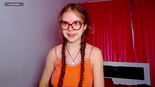 Snapshot of Sarah_HS chatting on 01/17/25, 11:17 Sarah HS online show from 01/17/25, 11:17