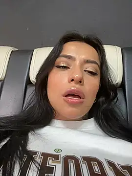 Snapshot of foxxy_nasty chatting on 10/08/25, 04:37 foxxy nasty online show from 10/08/25, 04:37